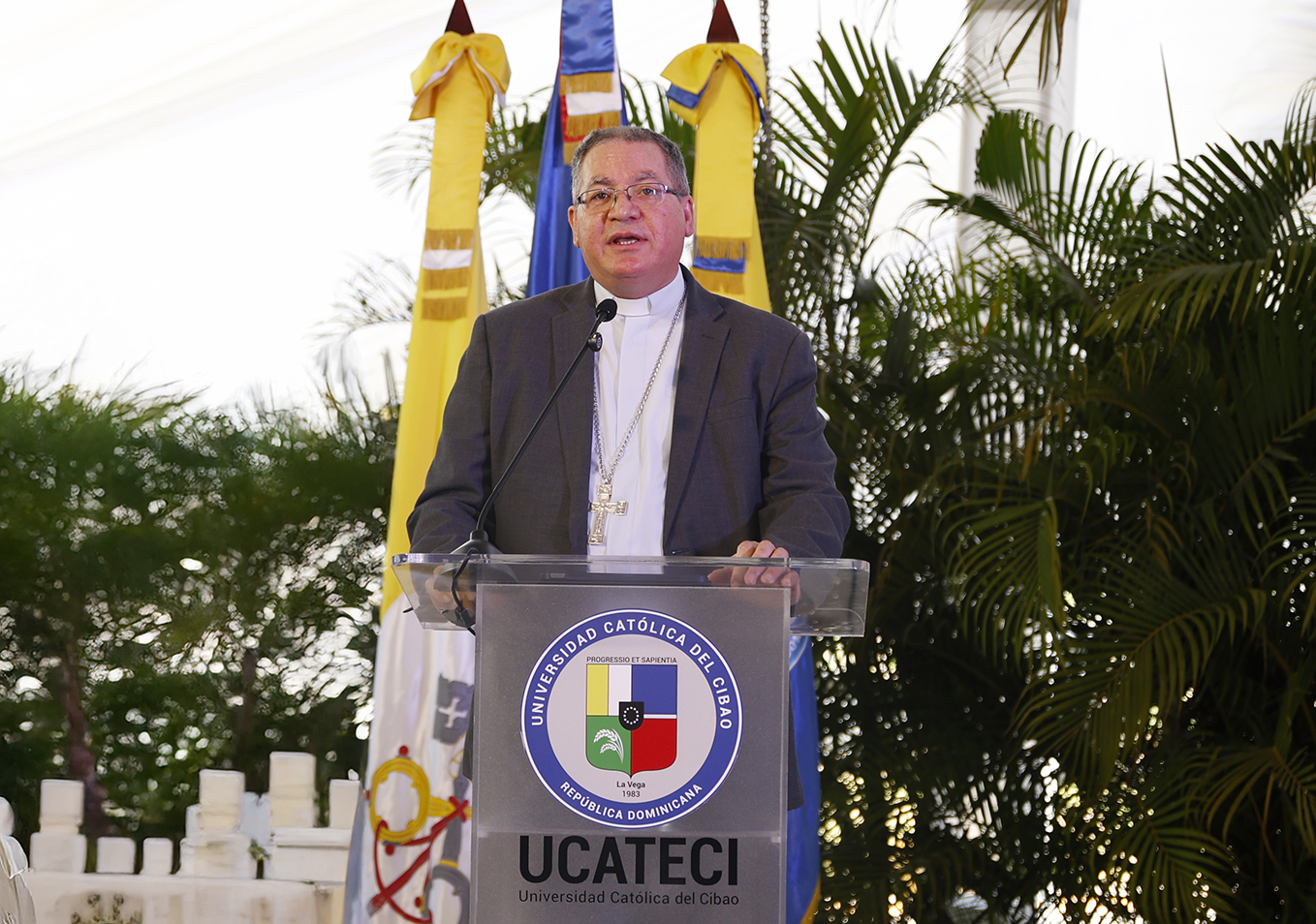 MONS JOSE AMABLE DURAN TINEO Administrador Apostolico de la Diocesis de La Vega