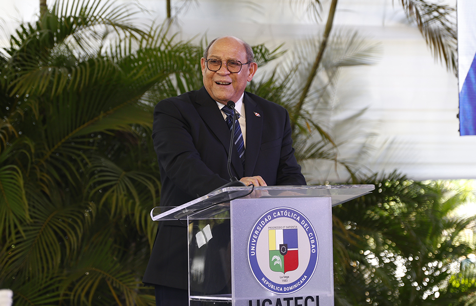 SR RAFAEL EVARISTO SANTOS BADIA Ministro de Educacion Superior Ciencia y Tecnologia MESCyT