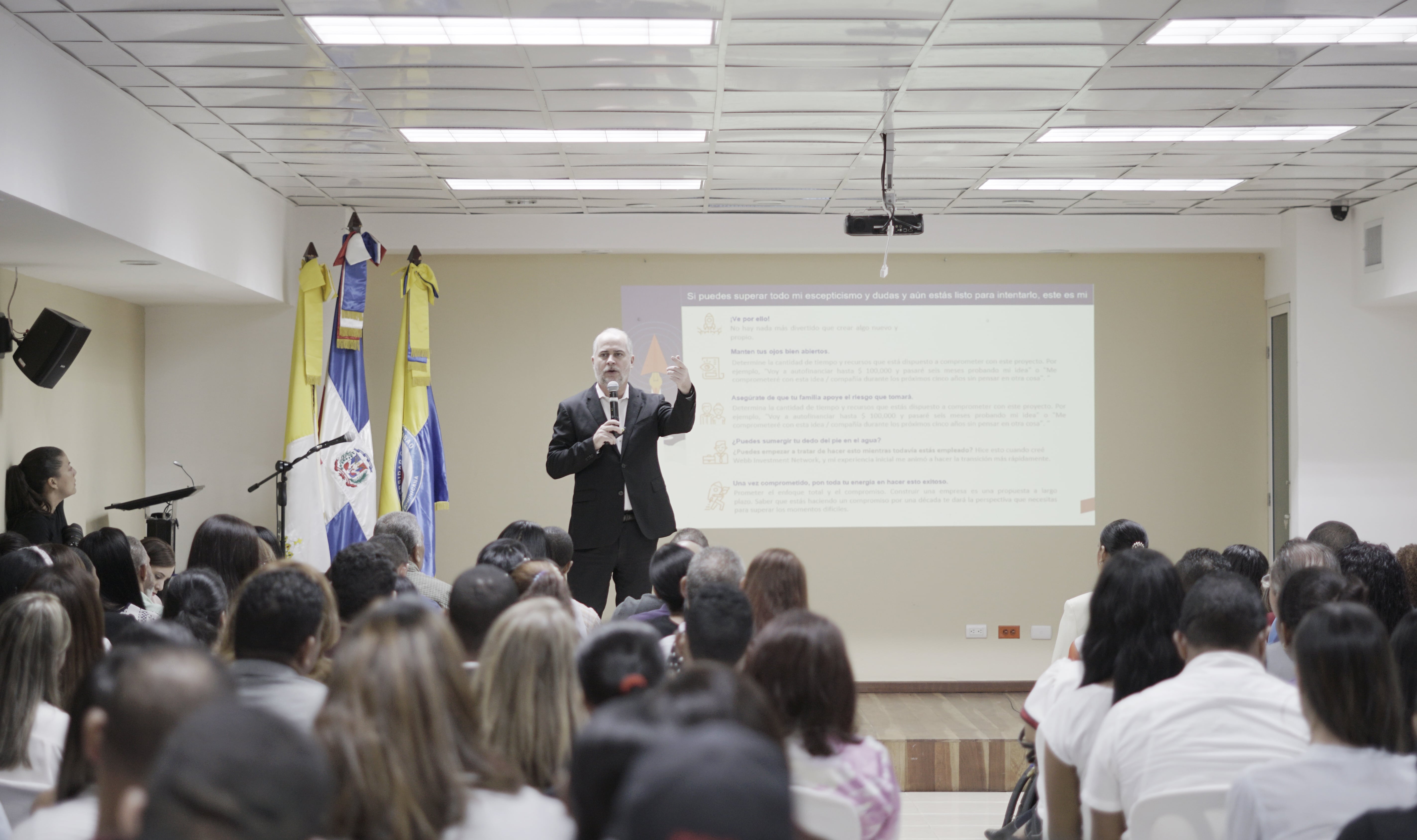 Conferencista-Sr.-Alejandro-Fernndez