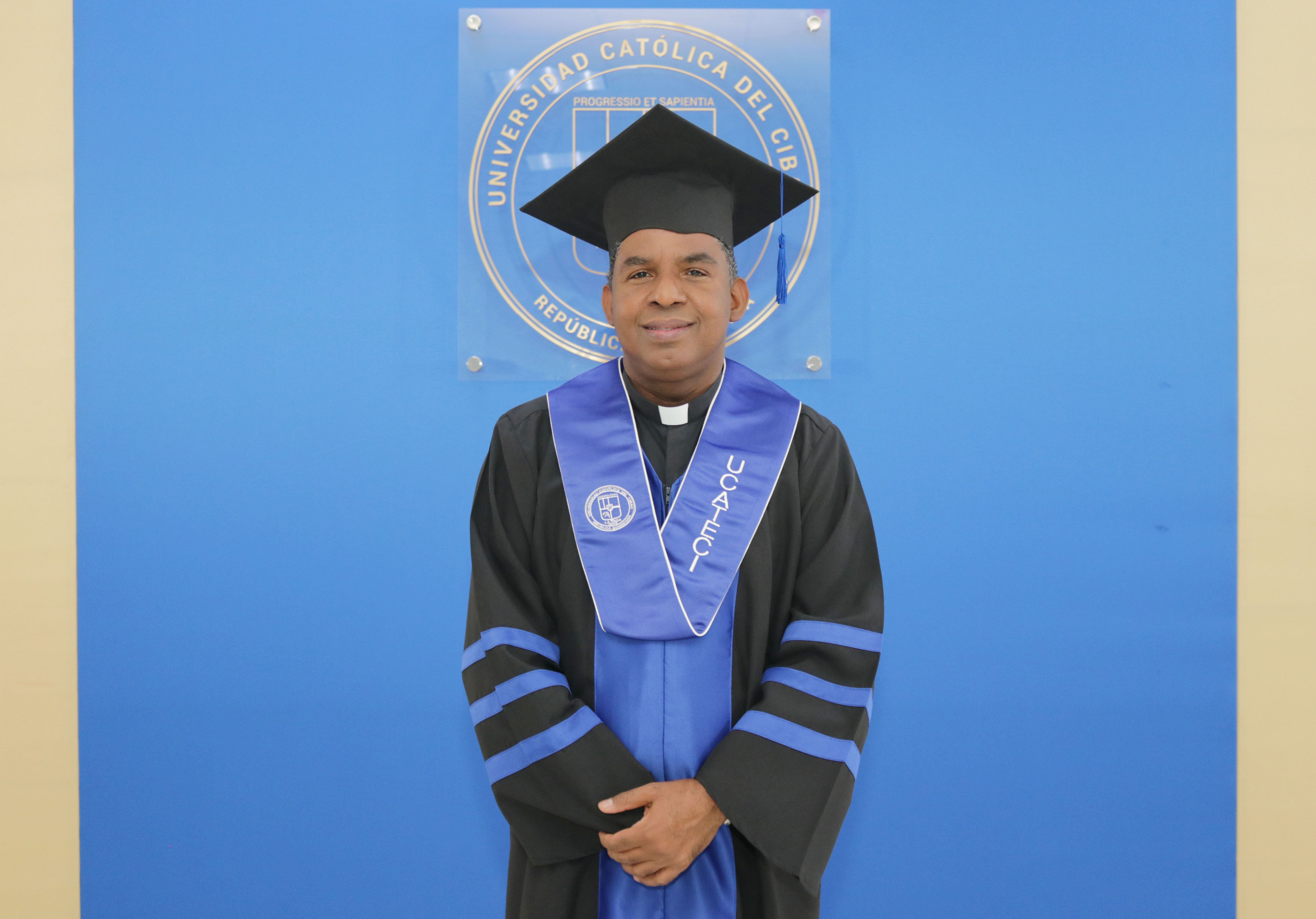 Rvdo P Dr Sergio de la Cruz de los Santos rector UCATECI